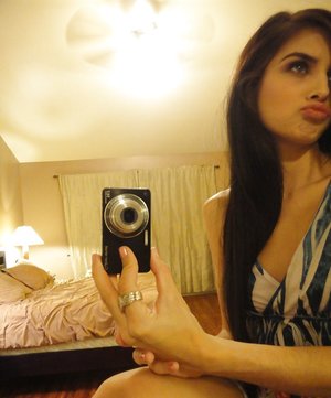 Young Latina girlfriend Holly Hendrix slipping butt plug into fotoy asshole